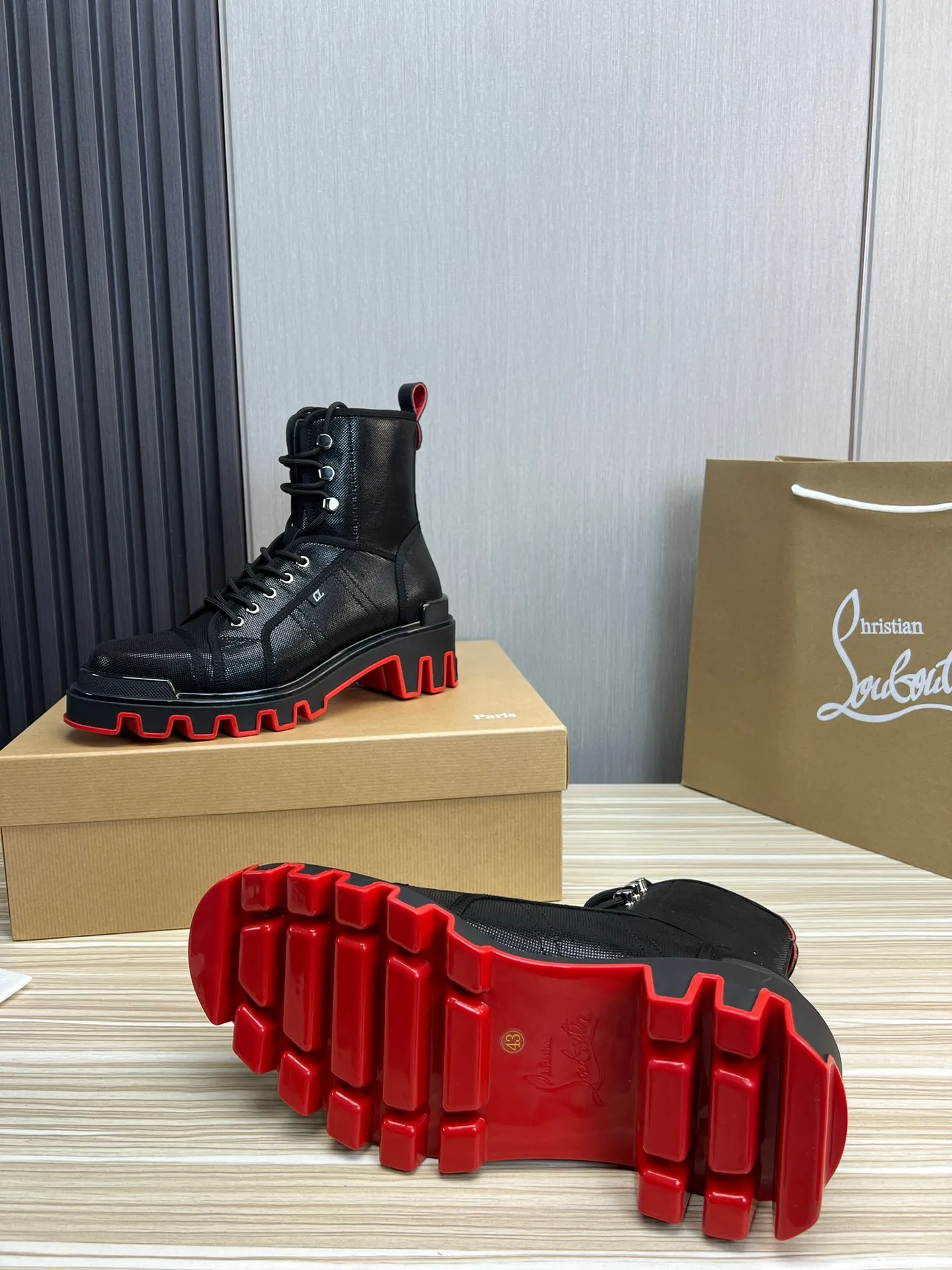 Men's shoes 💰820💰 CL popular red-soled boots 🆑1:1 original mold opening. Official website updated simultaneously ~ Christian* Louboutin, imported cowhide leather upper + water-dyed cowhide lining, original thick red sole, wear-resistant and non-slip ⬆️ Full set of counter packaging 🎁38-45 (38.45 custom-made, non-refundable)